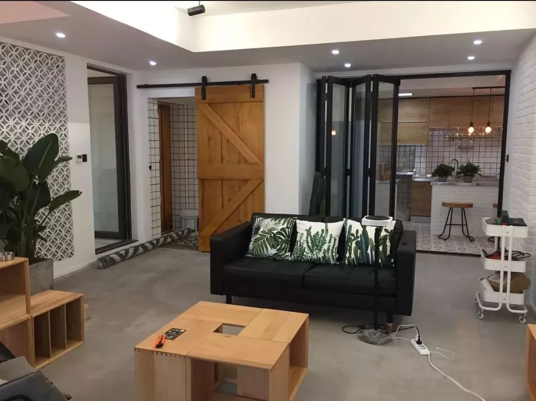 看了實(shí)用省空間的折疊門，你還準(zhǔn)備裝推拉門和平開門嗎？