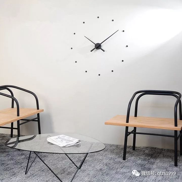 掛鐘也玩出新花樣，讓墻特立獨(dú)行