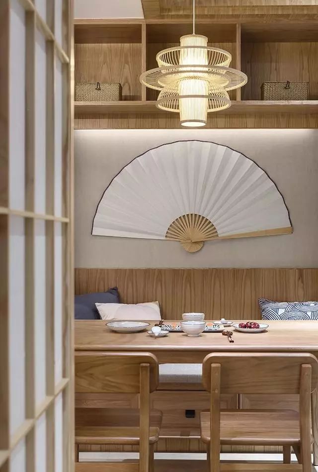 簡約現(xiàn)代三居 干練客廳溫馨兒童房