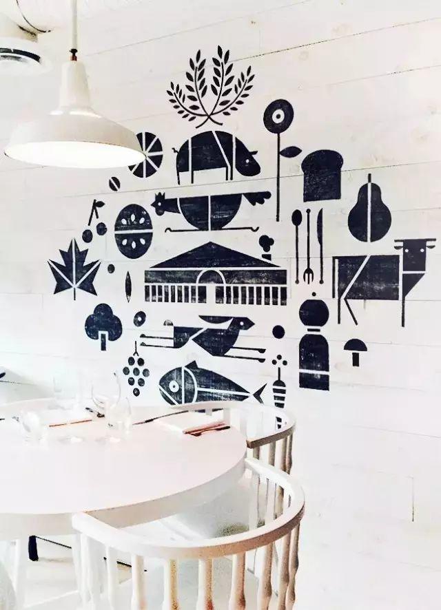 坐在高顏值背景墻餐廳，飯都添了兩碗！