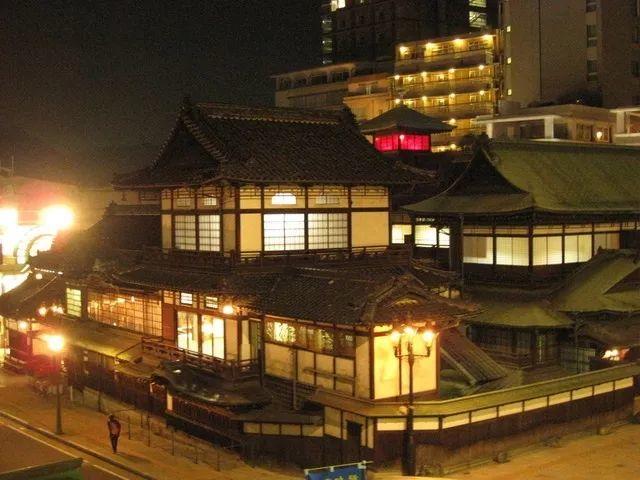 花花世界|從神劇“千與千尋”看植物配置與建筑！