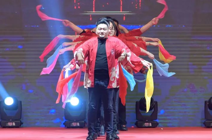 龍騰年·秉初心·創(chuàng)未來|清風(fēng)裝飾25周年主題年會(huì)圓滿成功！