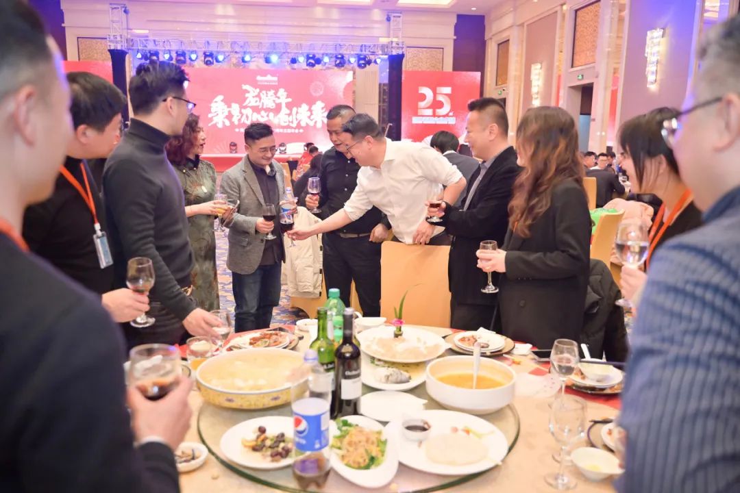 龍騰年·秉初心·創(chuàng)未來|清風(fēng)裝飾25周年主題年會(huì)圓滿成功！