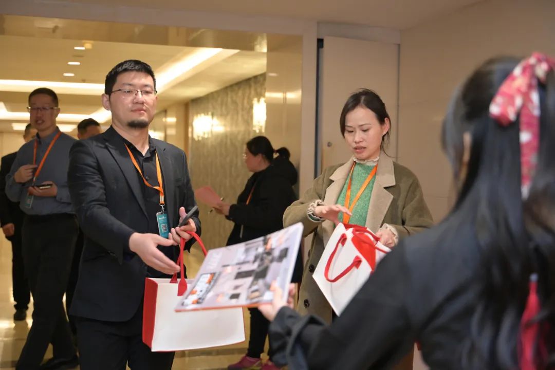 清風(fēng)裝飾2023年終總結(jié)大會&頒獎盛典 清風(fēng)裝飾2023年終總結(jié)大會&頒獎盛典